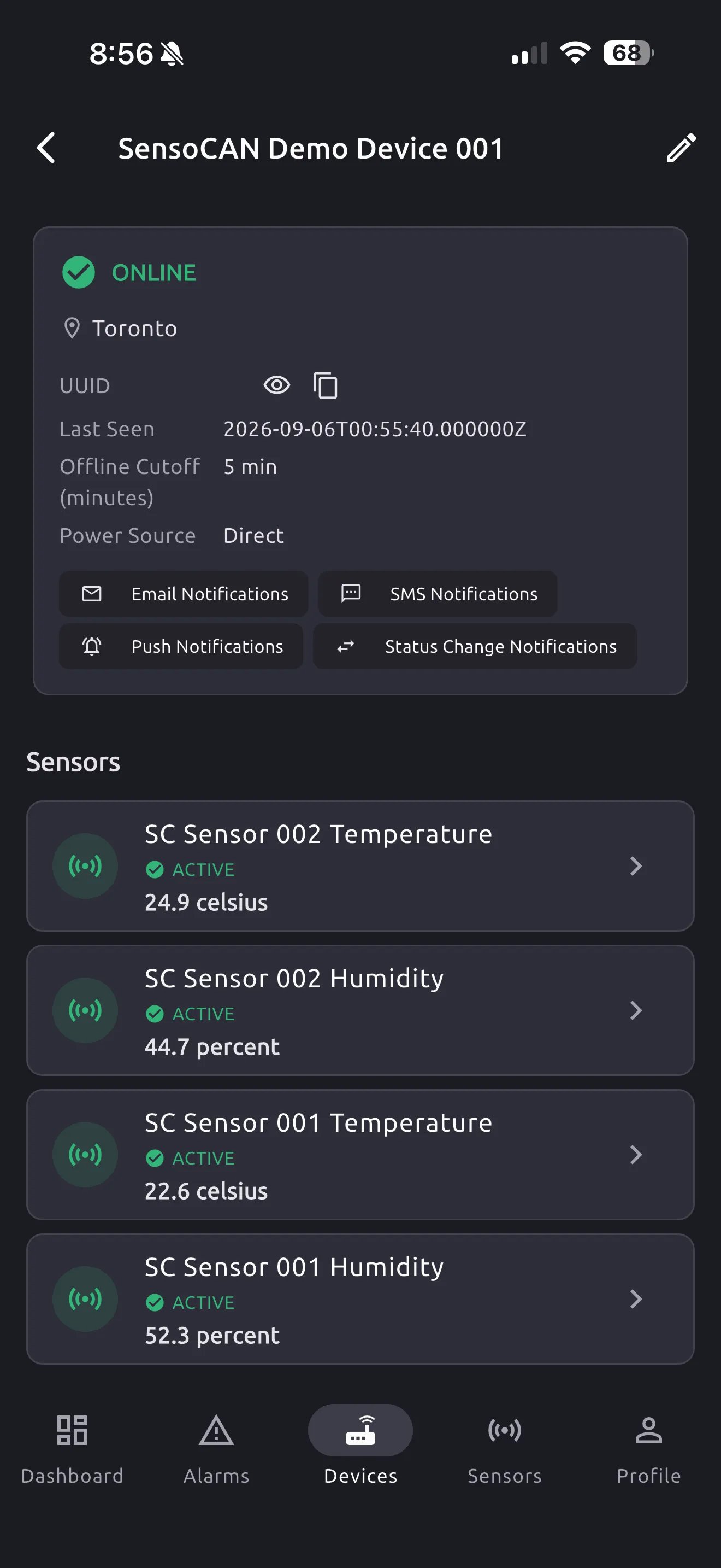 A device's detail screen: status badge, location, offline cutoff, power source, the four notification toggles, and the list of sensors with their latest values.
